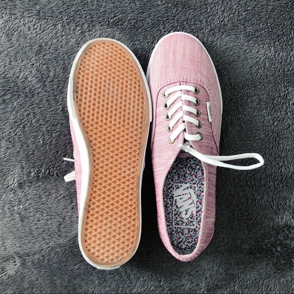 👟 Vans Women’s Size 6 - Picture 2 of 4